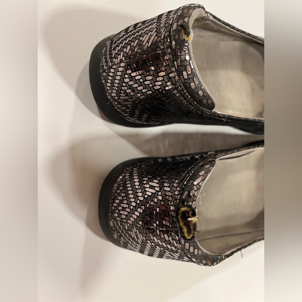 Alegria Women's Petal pewter dazzle flats size 10 - Picture 4 of 8